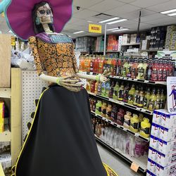 Emporium Liquor - Decor