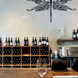 Odonata Wines - Bar tasting area