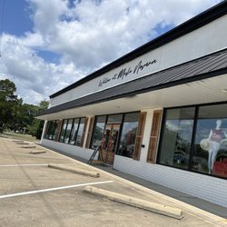 Willow at Merle Norman - Exterior of Boutique