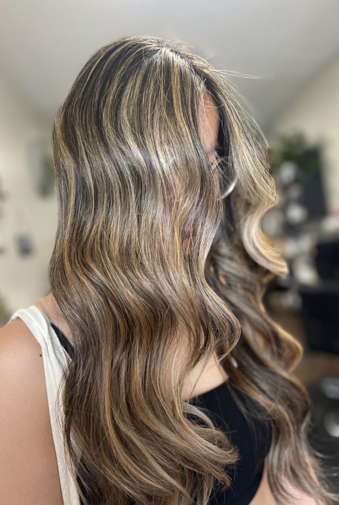 Capelli Salon Hawaii Logo