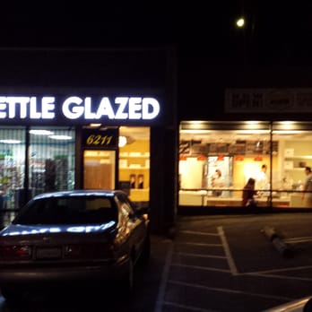 Kettle Glazed Doughnuts - Exterior. - Donuts Near Me - Hollywood, California Kettle Glazed Doughnuts - Exterior. - Donuts Near Me - Hollywood, California