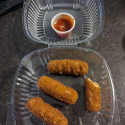 Brookland Grill - Mozzarella stix