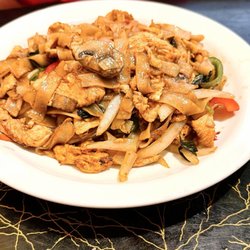 L'Thai Organic Cuisine & Wine Bar - Tucker - Drunken Noodles Pad Kee-Mow