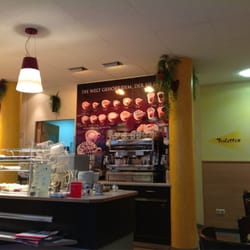 Bäcker Bock - Hier gibt es eine reichhaltige Auswahl an Kaffees und angeblich die besten Bamberger. Der Caffee Latte ist nicht schlecht.