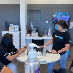 AT&T Store - Two extremely rude and unprofessional employees.
