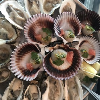 Fishing With Dynamite - Raw bar Oyster sampler And the scallops with grapefruit (exceptional combo) - Seafood Near Me - Manhattan Beach, California