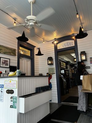 The Mad Batter Restaurant & Bar by null