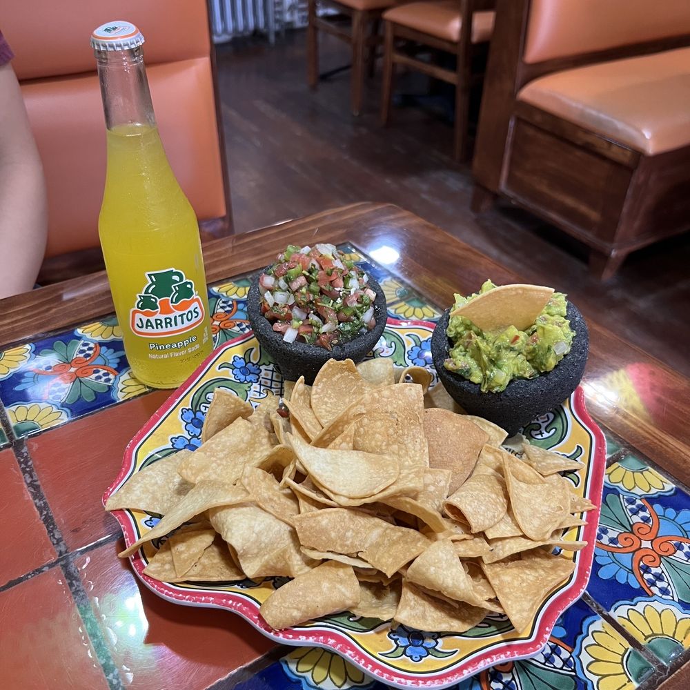 El Limon Bristol - Chips, Salsa and Guacamole - Mexican Near Me - Bristol, Pennsylvania El Limon Bristol - Chips, Salsa and Guacamole - Mexican Near Me - Bristol, Pennsylvania