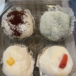 Tiramisu, mango, strawberry and matcha fresh cream mochi