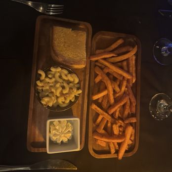 Fuse Global Cuisine - sweet potato fries, pepperoni mac and cheese, cornbread - New American Near Me - Naples, Florida Fuse Global Cuisine - sweet potato fries, pepperoni mac and cheese, cornbread - New American Near Me - Naples, Florida