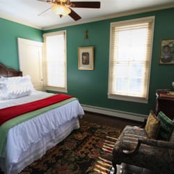 Wells House - The Chestnut View room overlooks a a grand Chestnut tree, giving the room its appropriate name