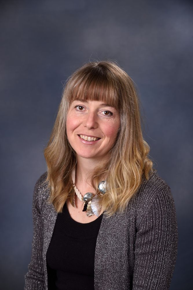 AMY MORE JOHN L SCOTT Updated April 2024 216 S Redwood Hwy, Cave