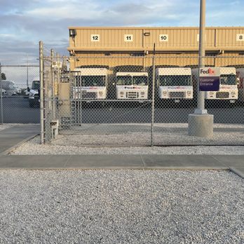 FedEx Ground - entrance where they bring out your package - Shipping Centers Near Me - Honolulu, Hawaii FedEx Ground - entrance where they bring out your package - Shipping Centers Near Me - Honolulu, Hawaii