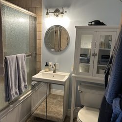 Weller Haus Bed, Breakfast & Event Center - Small but perfect for the need. Love the modern touches.