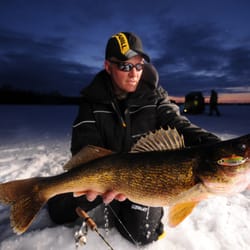 Wacky Walleye Guide Service - Ice Guide Dale Stroschein