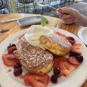 Cream Pot - Soufflé Pancakes - Breakfast & Brunch Near Me - Honolulu, Hawaii