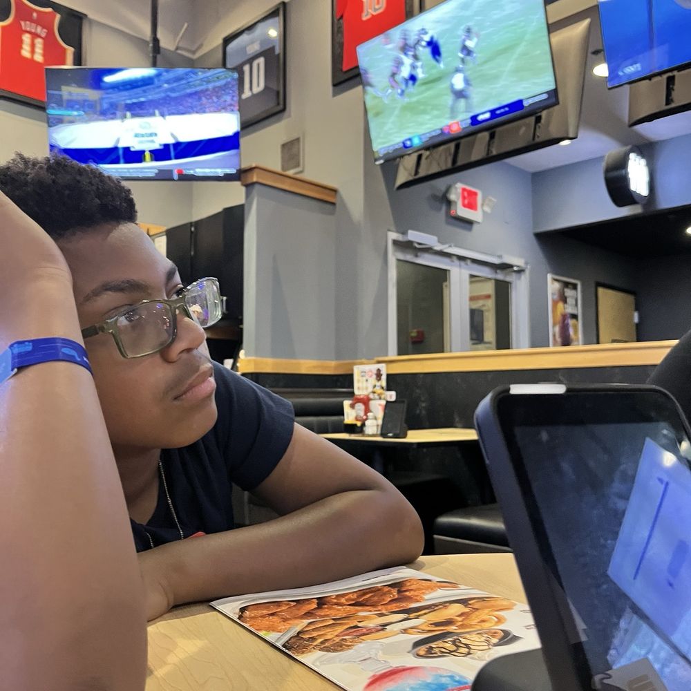 Buffalo Wild Wings - Son frustrated by receiving no service - Chicken Wings Near Me - Sevierville, Tennessee Buffalo Wild Wings - Son frustrated by receiving no service - Chicken Wings Near Me - Sevierville, Tennessee