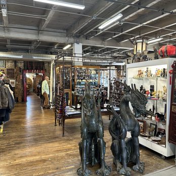 Antiques On Pierce - 3rd floor - Antiques Near Me - Milwaukee, Wisconsin