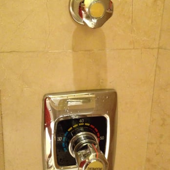 朗廷酒店 - Outdated handle for the shower head. Quite noisy(squeaky) when turns - Hotels Near Me - Hong Kong, HK 朗廷酒店 - Outdated handle for the shower head. Quite noisy(squeaky) when turns - Hotels Near Me - Hong Kong, HK