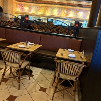 The Cheesecake Factory - Interior dining area - American Near Me - Phoenix, Arizona The Cheesecake Factory - Interior dining area - American Near Me - Phoenix, Arizona