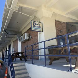 Pete's Dockside - Outside