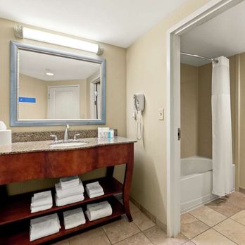Hampton Inn & Suites North Conway - Guest room bath - Hotels Near Me - North Conway, New Hampshire Hampton Inn & Suites North Conway - Guest room bath - Hotels Near Me - North Conway, New Hampshire