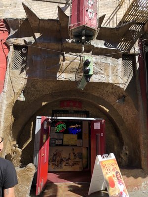 LI PO COCKTAIL LOUNGE - 660 Photos & 665 Reviews - Dive Bars - 916