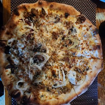 Haunted Pizano - Salsiccia funghi - fennel was yummy - Pizza Near Me - Jerome, Arizona