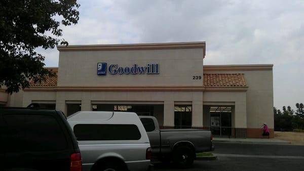 Goodwill Industries Of San Joaquin Valley Inc 16 Photos 15 Reviews Used Vintage Consignment 239 W Shaw Clovis Ca United States Phone Number Yelp