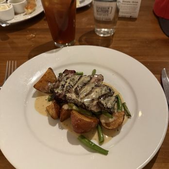 Horno Restaurant - Hangar steak medium rare. Tender and delicious with a nice sear. - Gastropubs Near Me - Santa Fe, New Mexico