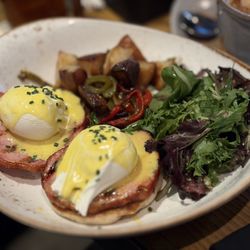 The Blue Dog Cookhouse & Bar - Traditional Benedict