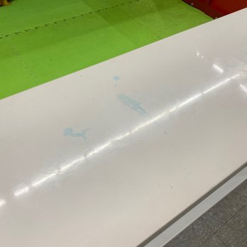 Flight Adventure Park - Manchester - All the counters were like this. How are parents supposed to sit here and watch their kids? Keep your hands in your pockets! - Trampoline Parks Near Me - Manchester, Connecticut