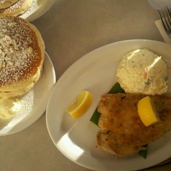 Eggs 'n Things Saratoga - furikake macadamia nut ahi tuna steak, potato salad and macadamia nut pancakes - Breakfast & Brunch Near Me - Honolulu, Hawaii