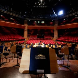 La Halle aux Grains - vue intérieure de la halle aux grains salle de spectacle