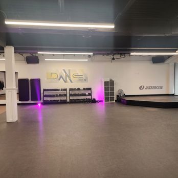 Diva Dance - Spacious room. - Cardio Classes Near Me - Schaumburg, Illinois