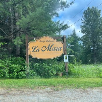 Auberge Champêtre La Mara - Sign from the road. - Bed & Breakfast Near Me - Ham-Sud, Quebec
