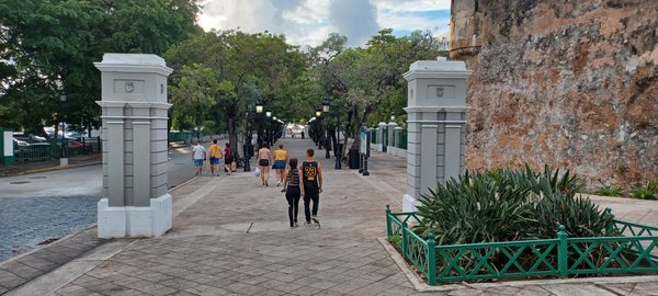 Paseo de la Princesa by null
