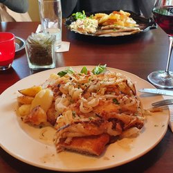 Towerstübchen - Schnitzel mit Zwiebeln und Bratkartoffeln.
