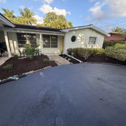 Roberto's Landscape & Maintenance - Mulching and small garden install