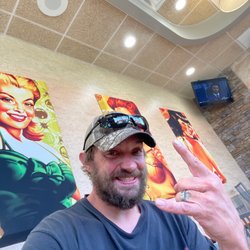 Sheetz Convenience Store - The dining area is always clean and chill spot .