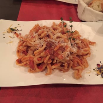A Le Tole - Macaroni with ragú meat sauce - Pizza Near Me - Venezia, VE A Le Tole - Macaroni with ragú meat sauce - Pizza Near Me - Venezia, VE