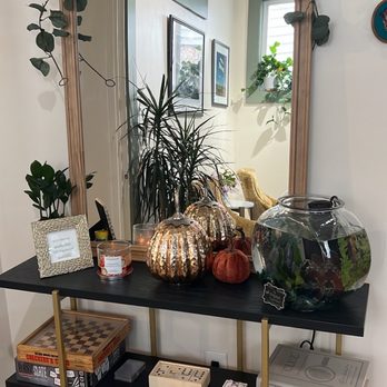 7th Street Coffee - a table with books and a mirror - Coffee & Tea Near Me - Stroudsburg, Pennsylvania 7th Street Coffee - a table with books and a mirror - Coffee & Tea Near Me - Stroudsburg, Pennsylvania
