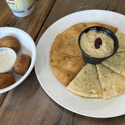Falafel, fried pita, grilled pita & hummus... nothing to write home about Falafel, fried pita, grilled pita & hummus... nothing to write home about