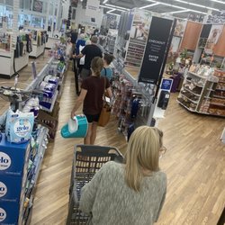 Bed Bath & Beyond - 30 minute check out line.