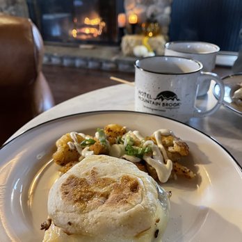 Hotel Mountain Brook - Breakfast special - sausage egg and cheese - Bed & Breakfast Near Me - Tannersville, New York