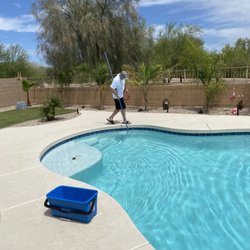 Southwest Pool and Turf Cleaning - Cleaning our clients pool