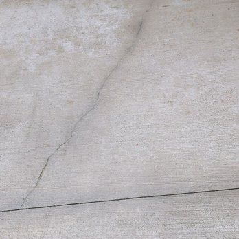 Wilmer Concrete - Large crack in a driveway poured by Wilmers Concrete - Masonry/Concrete Near Me - Churubusco, Indiana Wilmer Concrete - Large crack in a driveway poured by Wilmers Concrete - Masonry/Concrete Near Me - Churubusco, Indiana
