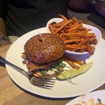Yard House - Bleu Cheese & Bacon burger to - New American Near Me - Sarasota, Florida