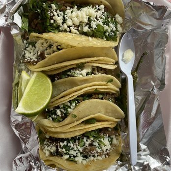 Gordos Mini Tacos & Snacks - 5 Mini Tacos with Charro Beans - Food Trucks Near Me - San Antonio, Texas