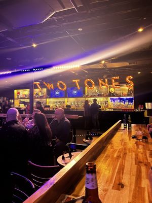 Two Tones Dueling Piano Bar by null